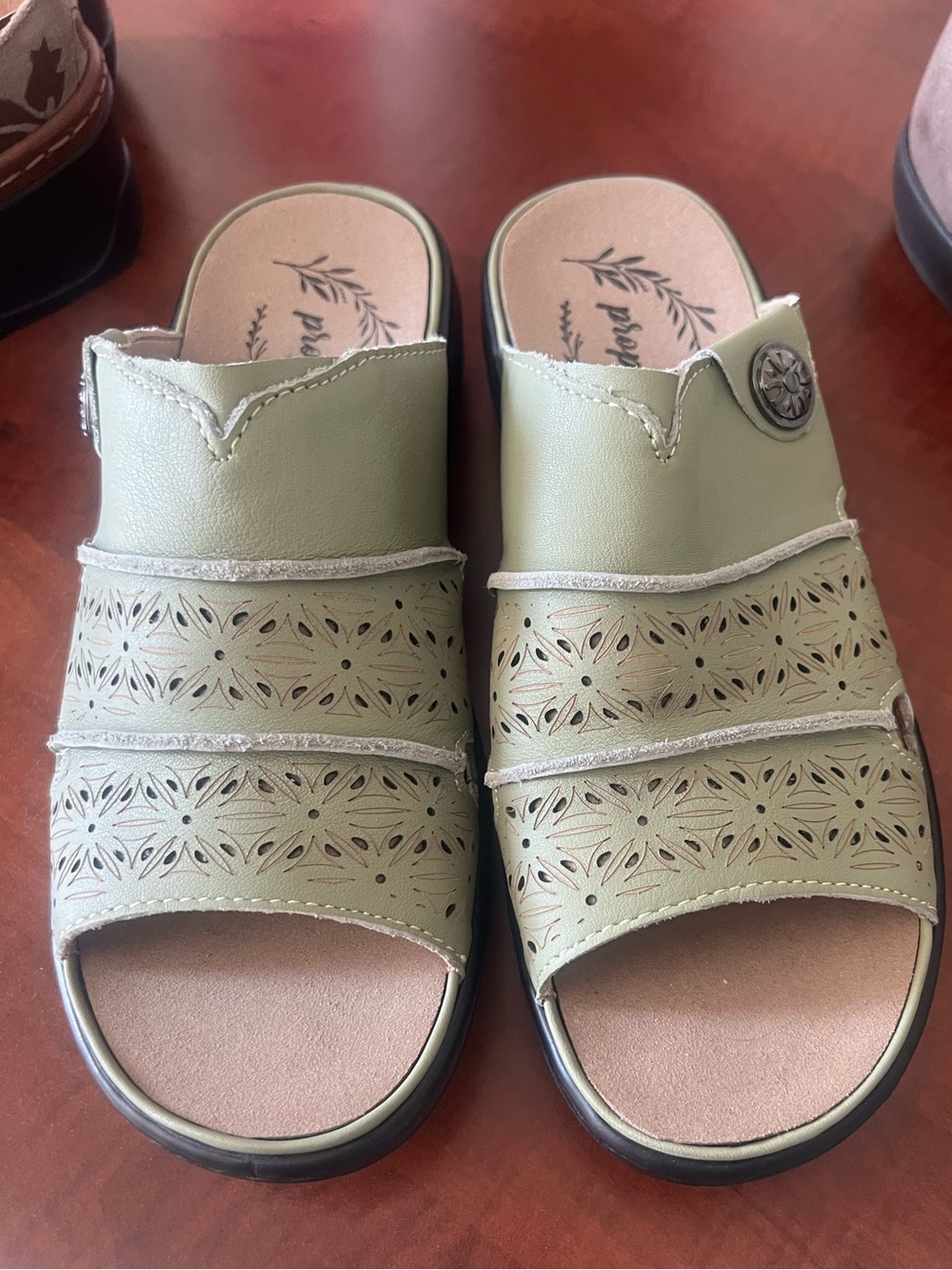 Propet Gertie size 8.5 , Leather,Sage Green Laser-Cut Slide Comfort Sandals